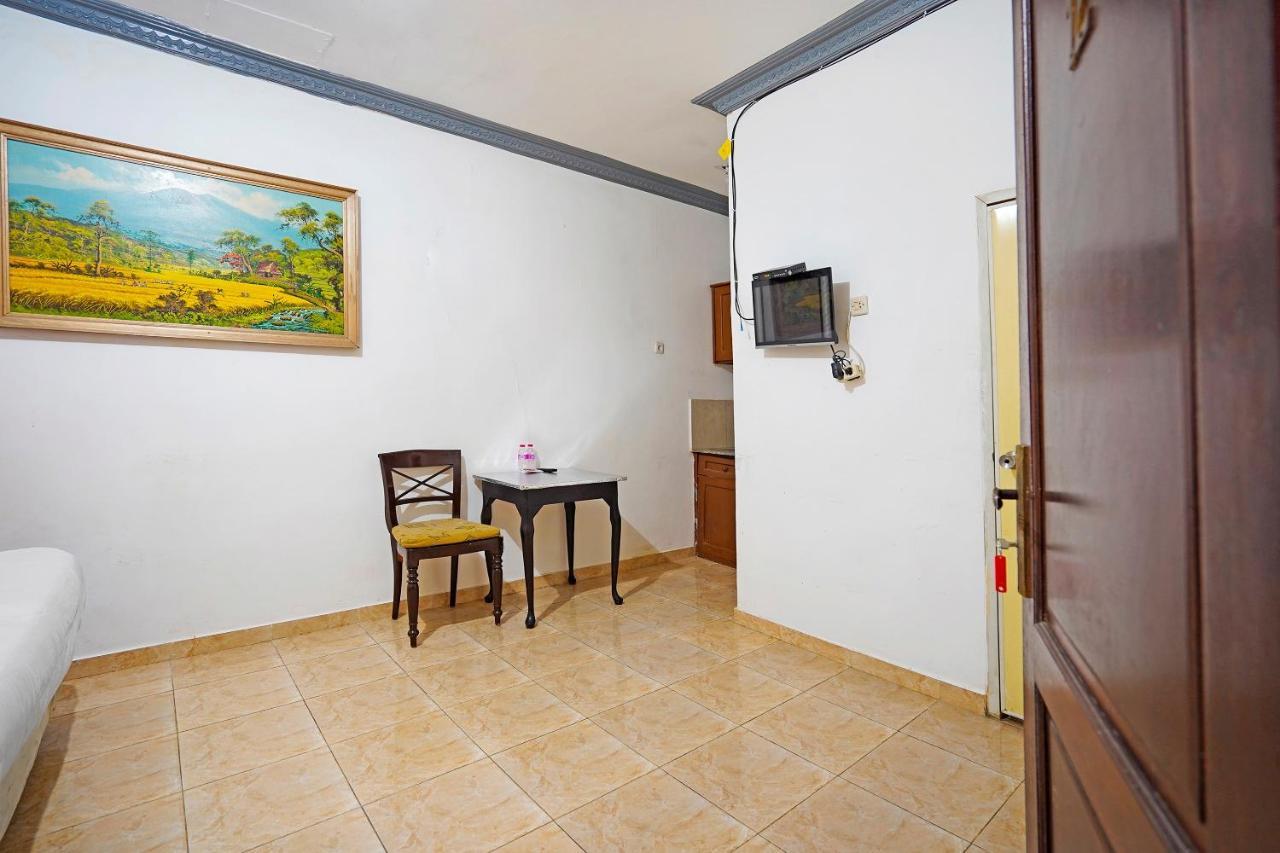 Oyo 91390 Kost Grand Royal Elite Hotel Surabaya Exterior photo